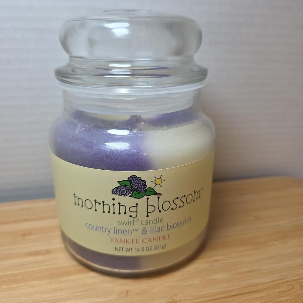 Yankee Candle Swirl Country Linen  Lilac Blossoms  Jar Candle 14.5 oz Purple NEW